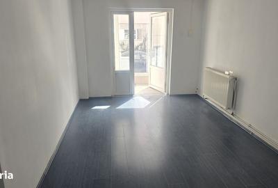 Spațiu comercial, de 74 mp, în Central - 9