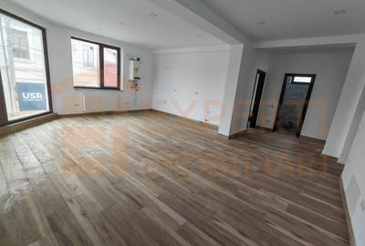 Spațiu comercial, de 360 mp, în Central - 3