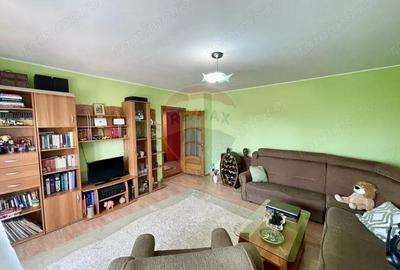 Apartament 3 camere Zona Poienita