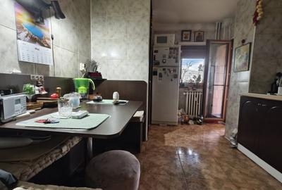 Apartament cu 2 camere decomandat, mobilat în P-ța Mihai Viteazu