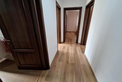 Casă individuală cu 4 camere cu Teren 1000 Mp în 9 Mai - 17