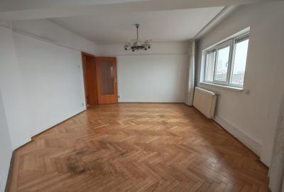 Apartament cu 5 camere decomandat în P-ța Universității - 14