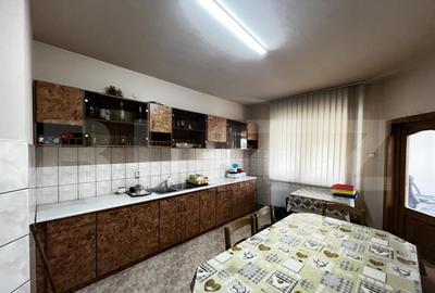 Casa de vanzare in Lazuri, ideala si pentru investitii - 4