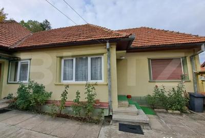 Casă cu 4 camere cu Canalizare în Central - 2