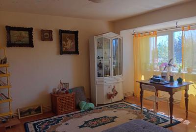 Apartament cu 3 camere decomandat în Central - 1
