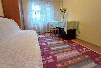 Apartament cu 3 camere decomandat, mobilat în Bd. Independenței - 15