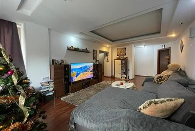 Apartament cu 4 camere decomandat, mobilat în Titan