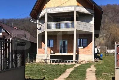 Casă cu 2 camere cu Teren 3050 Mp în Bezdead - 3