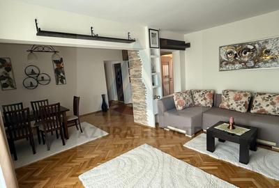 Apartament cu 3 camere semidecomandat, mobilat în Calea Dumbrăvii