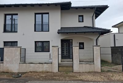 Duplex cu 4 camere cu Teren 247 Mp în Plopi - 2