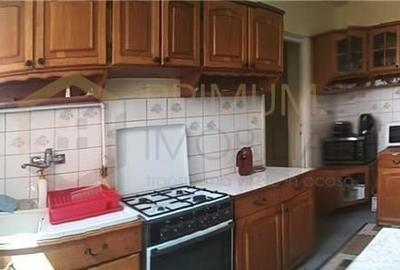 COMPLEXUL STUDENTESC - 3 camere - 2 bai - centrala proprie - clima - 10