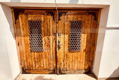 Casa individuala cu arhitectura clasica, renovata exterior, ultracentrala - 1