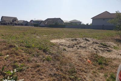 Teren de 700 mp, în Central - 8