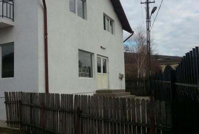 Casă cu 4 camere în Văleni - 8