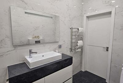 Apartament cu 3 camere decomandat în Eroii Revoluției