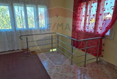 Casa / Vila cu 6 camere de vanzare - 8