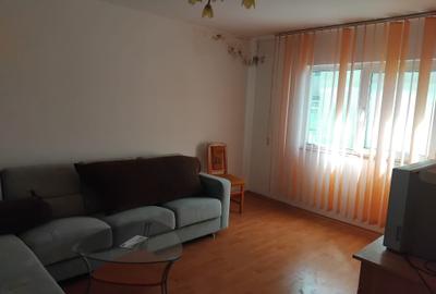 Apartament cu 4 camere decomandat în Est