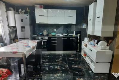 Apartament cu 2 camere semidecomandat, mobilat în Micro 14