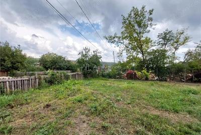 Casă cu Teren 1415 Mp în Zărnești - 1