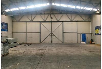 Spațiu industrial, de 1,120 mp, în Tractorul