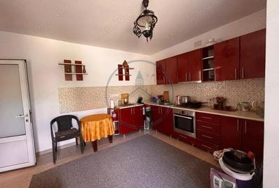 Casa parter + etaj, pozitie deosebita zona Centrala - 1