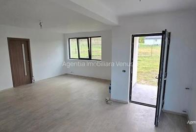 Casă cu 4 camere în Ipotești - 4