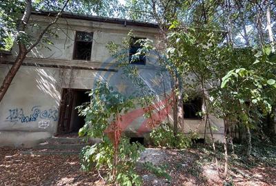 Teren de 706 mp, în Central - 3