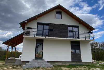 Casă individuală cu 4 camere în Hințești