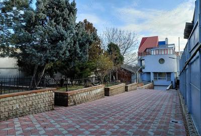Casă cu 8 camere cu Teren 776 Mp în Central