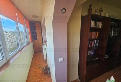 Apartament cu 3 camere semidecomandat în Păcii