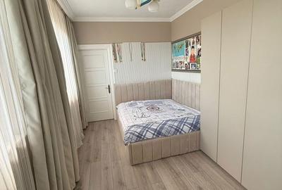 Apartament cu 4 camere decomandat în CET - 10