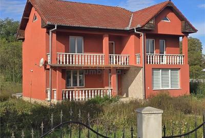 Casa de vanzare in Fundatura front 25m la E576/ 1C. - 1