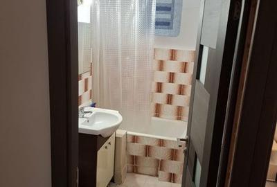 Apartament cu 3 camere decomandat în Dâmbovița