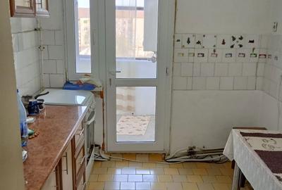 Apartament cu 3 camere decomandat în Drăgășani - 1