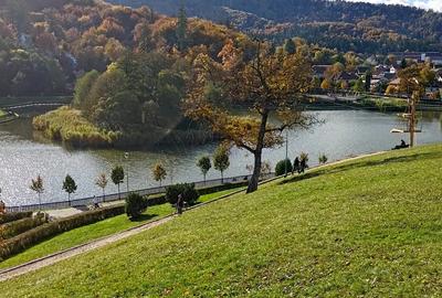 Apartament cu 3 camere decomandat în Noua