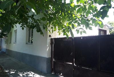 Casă cu 4 camere cu Teren 1130 Mp în Uivar