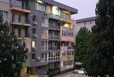 Tomis plus .Cel mai bun pret, 2 camere , mobilat , utilat , etaj 2 - 4