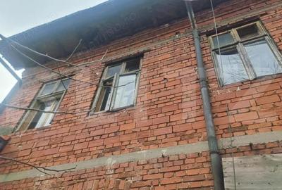 Casă cu 4 camere cu Teren 287 Mp în Lupeni - 2