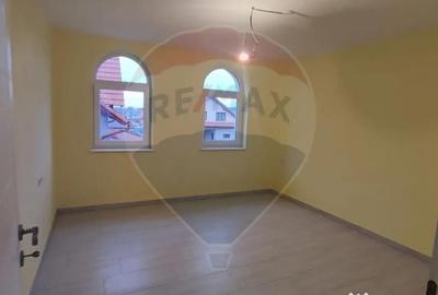 Casă cu 4 camere cu Teren 803 Mp în Oncea - 8