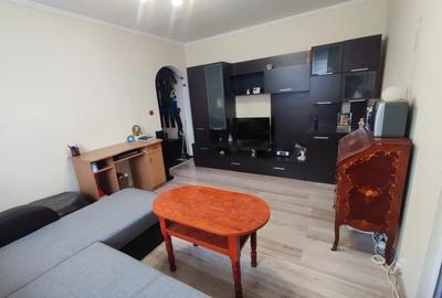 Apartament cu 2 camere semidecomandat în 9 Mai - 2