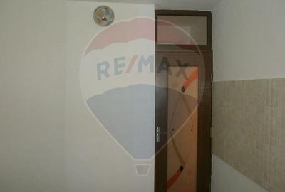 Inchiriere apartament decomandat  2 camere - 5