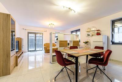 Apartament ultracentral cu loc de parcare, 2 camere cu terasa proprie - 1