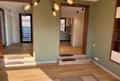 Casă cu 7 camere cu Canalizare în Ultracentral - 1