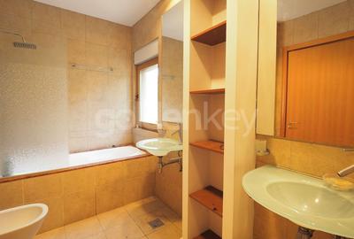 Vila nemobilata in complex cu piscina | 2 garaje - 17