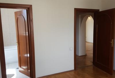 Cotroceni-Piata Operei, str Dr. Joseph Lister, zona Bisericii Elefterie - 8