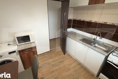 Apartament cu 3 camere semidecomandat în Craiovița Nouă - 7