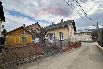 Casă cu 4 camere cu Teren 250 Mp în Central - 7