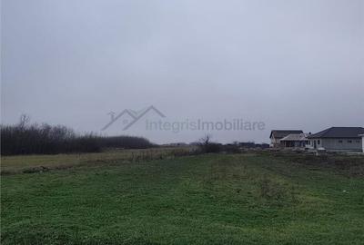 Teren de 1900 mp, în Sânmartin - 2