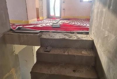 Casă cu Teren 254 Mp în Central - 6