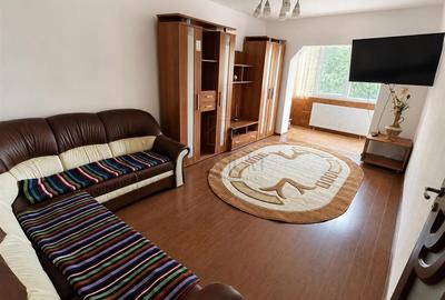 Apartament cu 3 camere decomandat în Girocului
